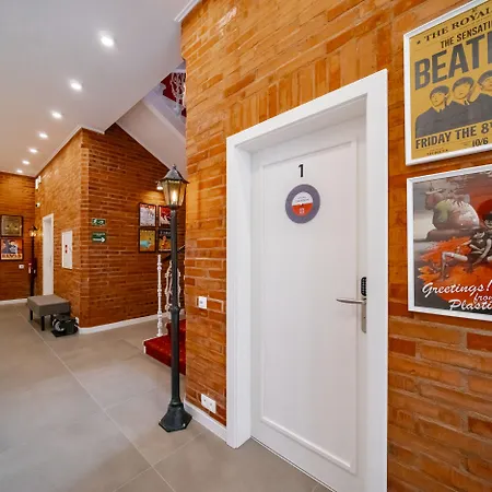 Revelton 아파트호텔 4*